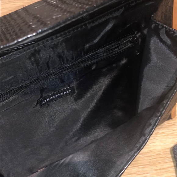 BLACK CLUTCH - Picture 3 of 3